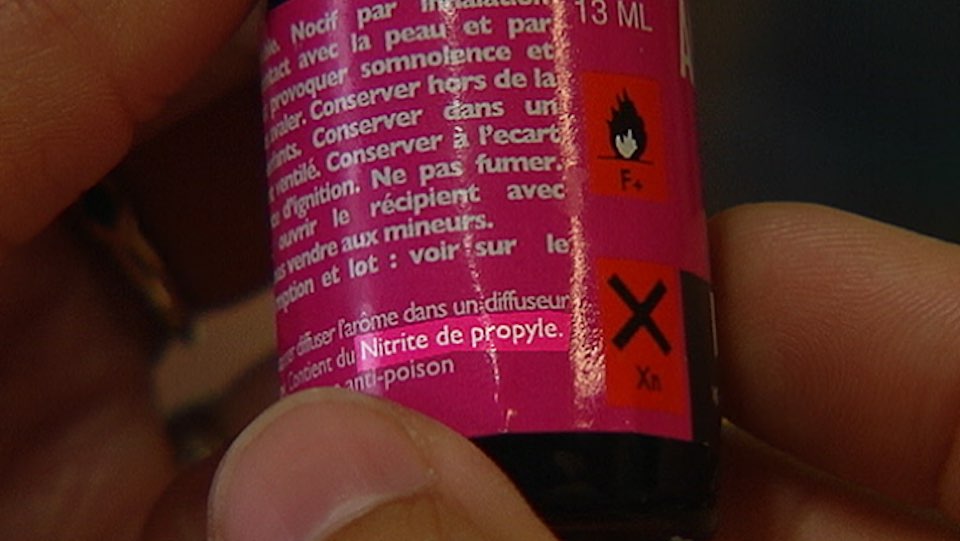 flacon de poppers avec consignes d'utilisation